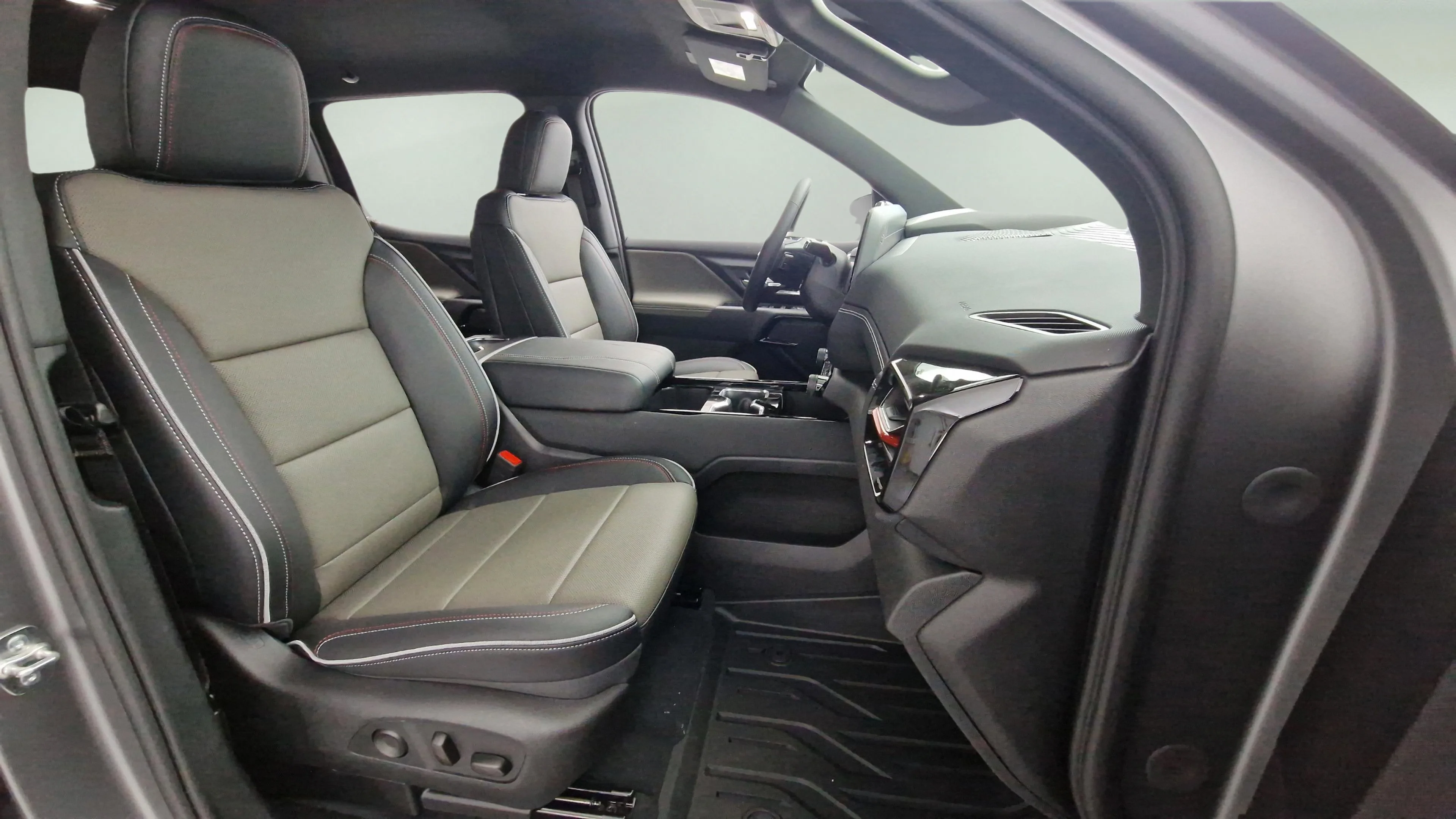 New 2026 Magnus Gray Matte Metallic Chevrolet Trail Boss - Extended Range image 14