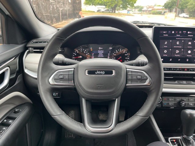 Used 2025 White Jeep Limited image 27