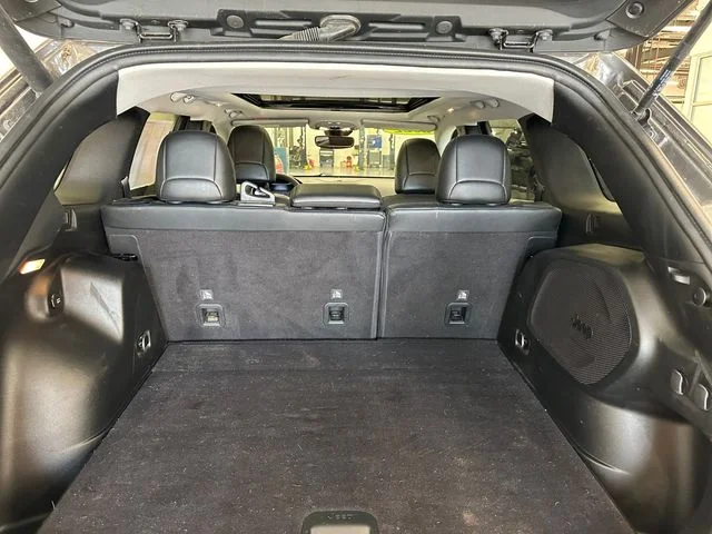 Used 2022 Gray Jeep Limited image 16