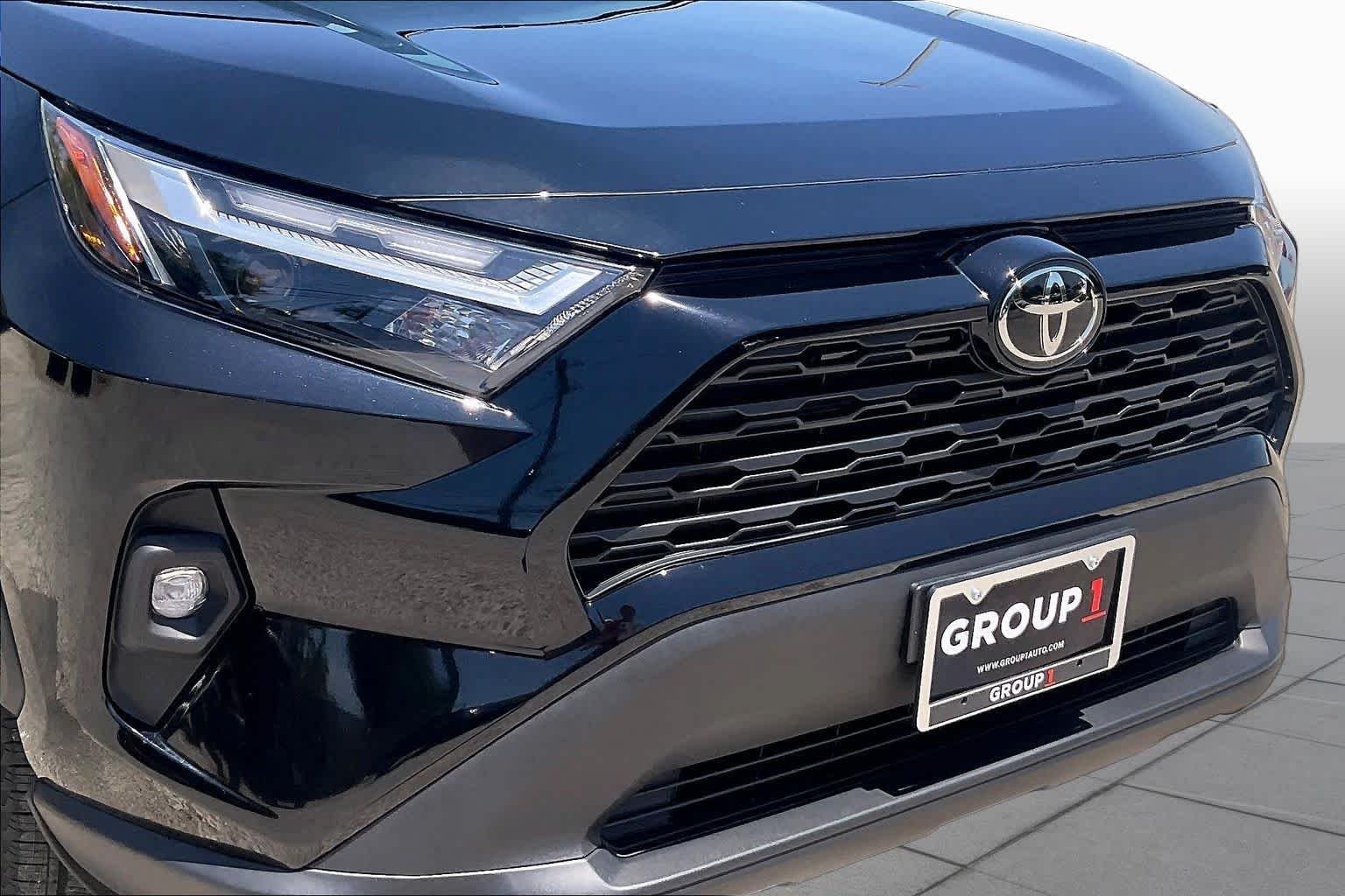Used 2024 Midnight Black Metallic Toyota XLE Premium image 30