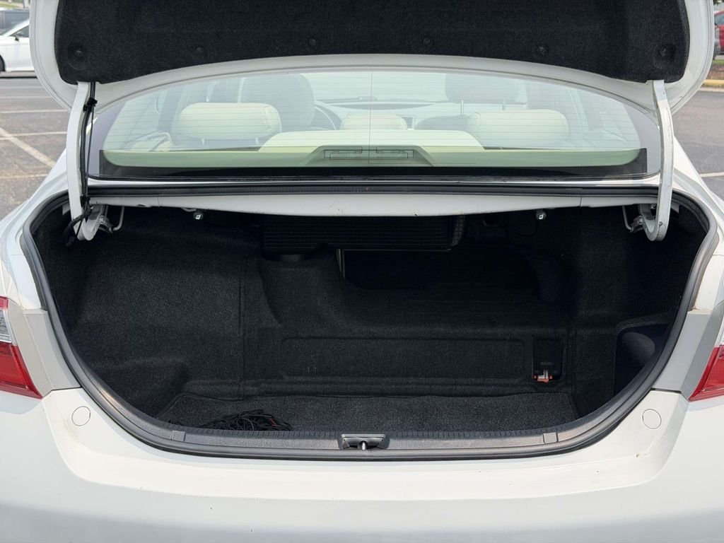 Used 2007 White Toyota Base image 14
