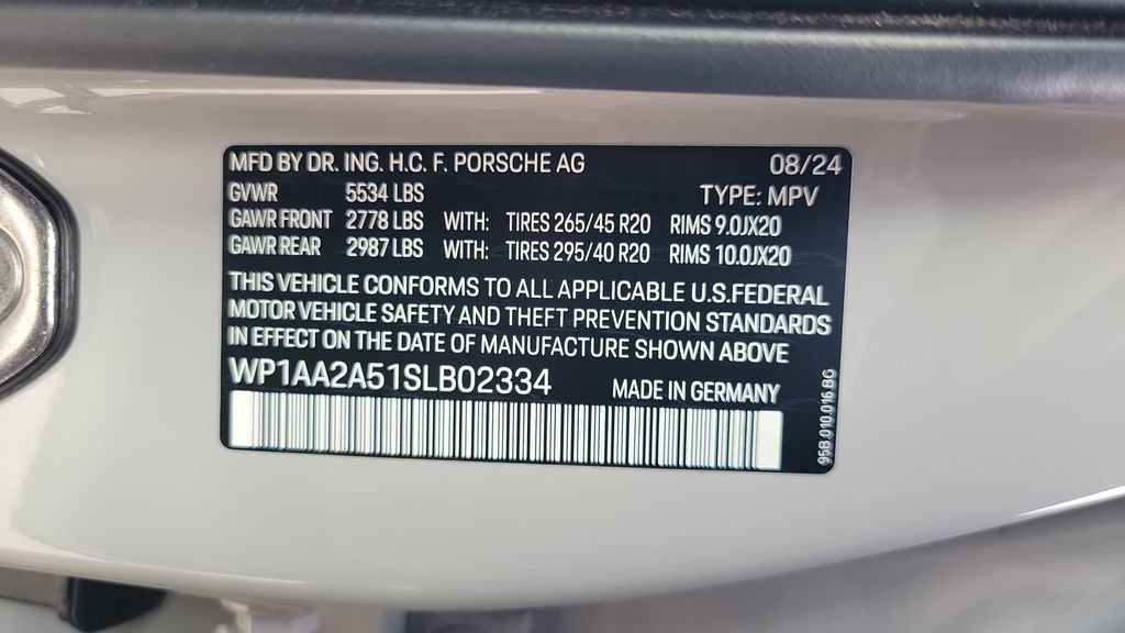 Used 2025  Porsche Base image 24