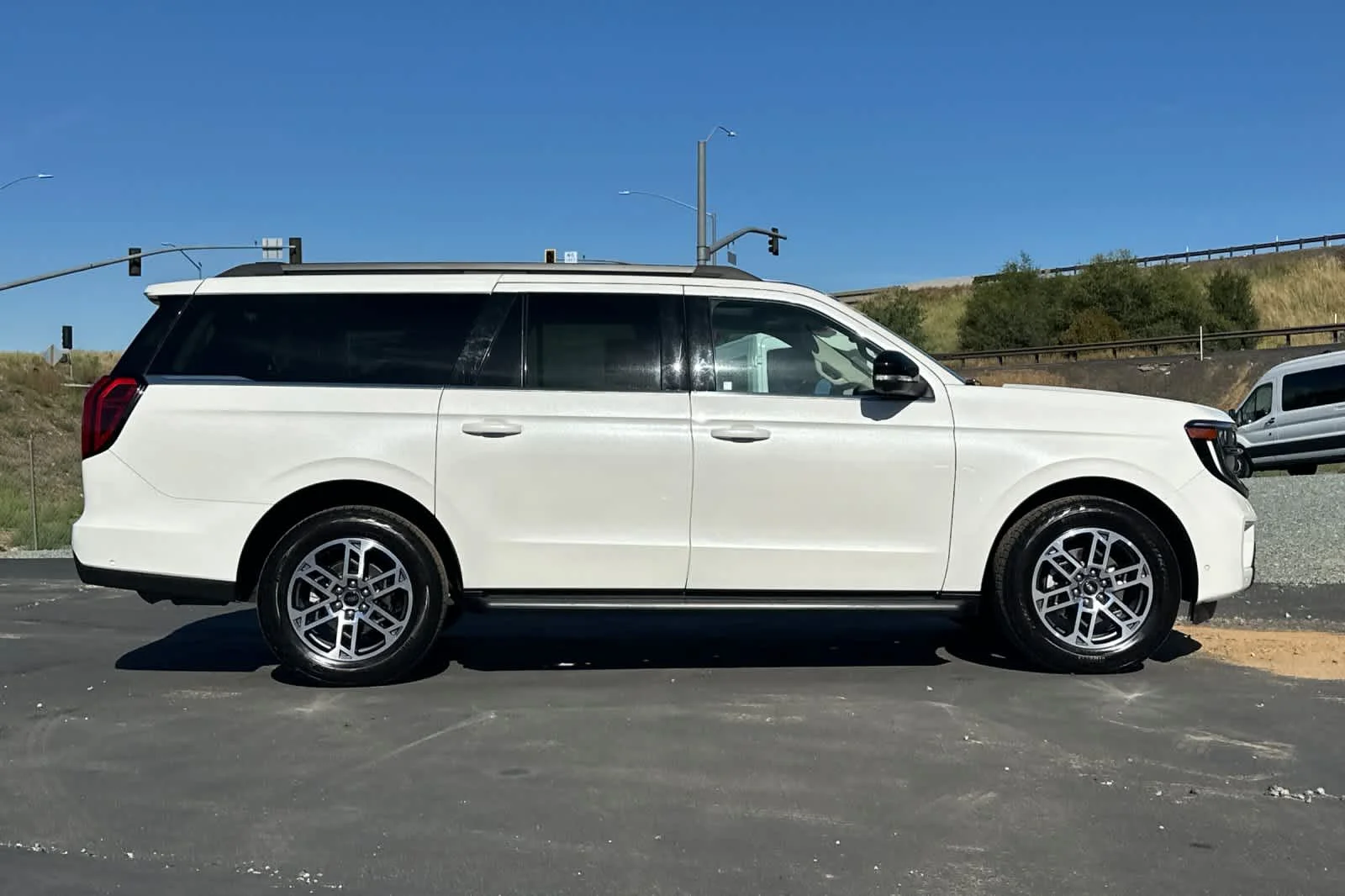 Used 2025 Star White Metallic Tri-Coat Ford Active image 3