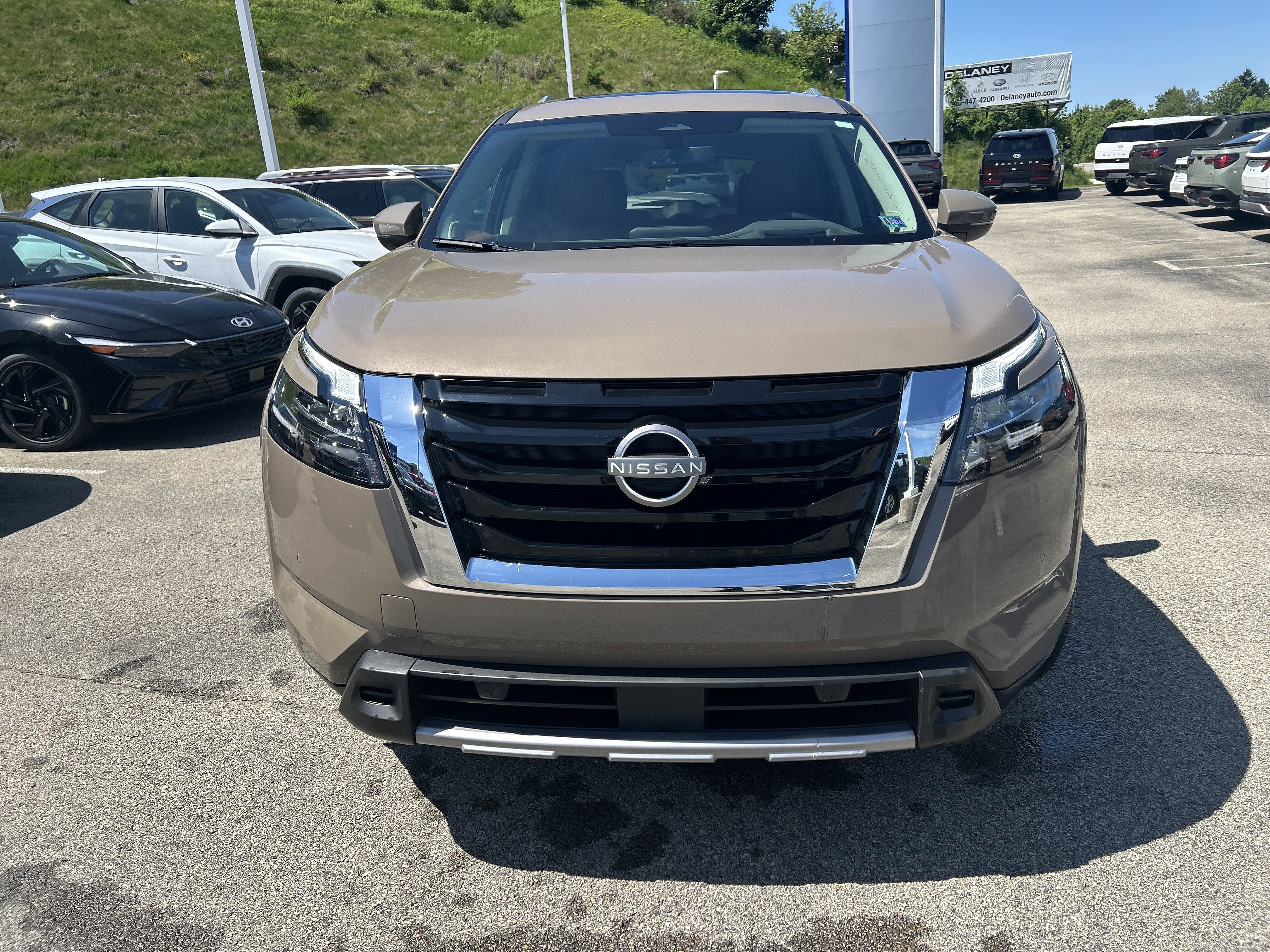 2025 Nissan Pathfinder Platinum - Photo 14