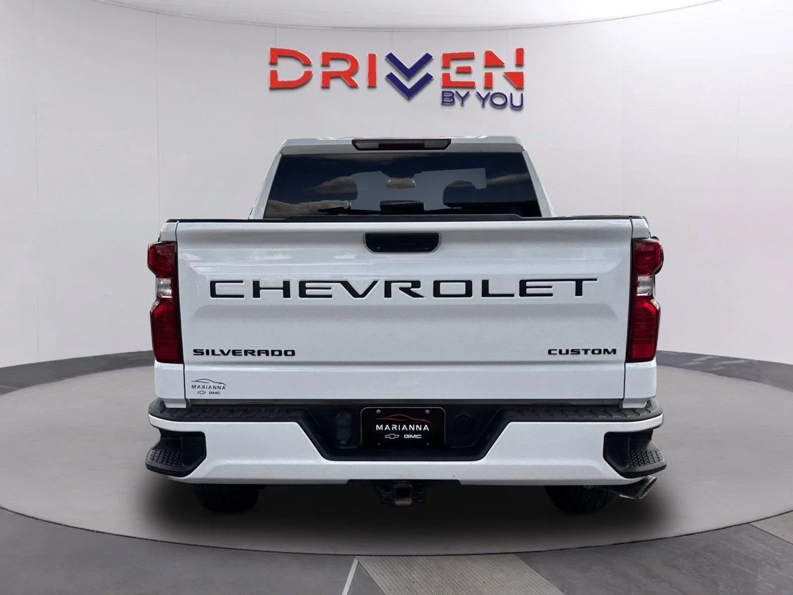 Used 2022 Summit White Chevrolet Custom image 5