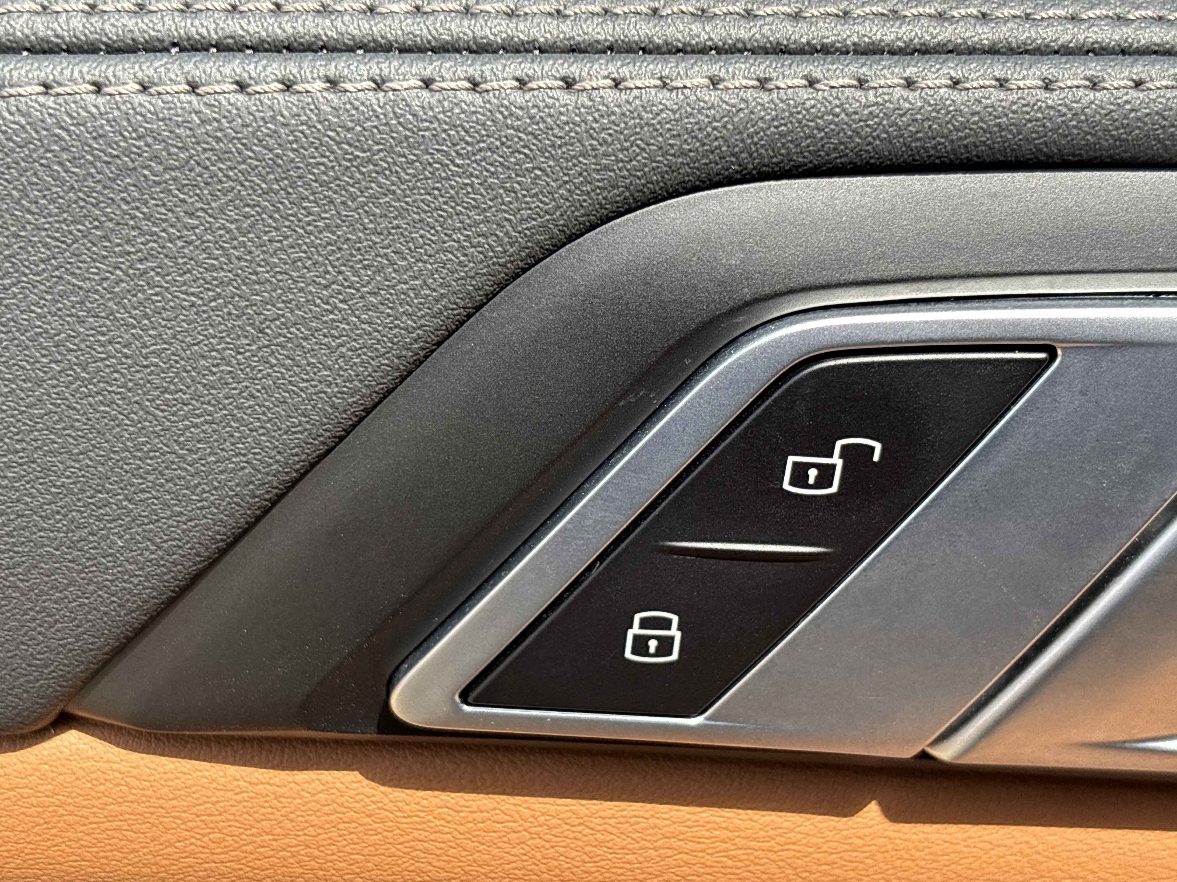 Used 2025 Mineral White Metallic BMW M60i image 23