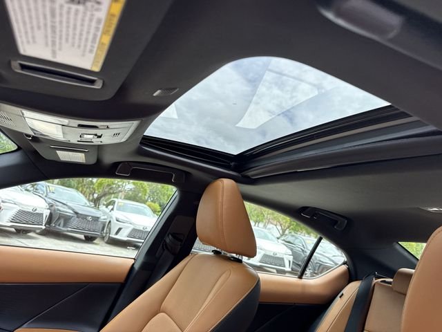 2025 Lexus IS 300 - Photo 22