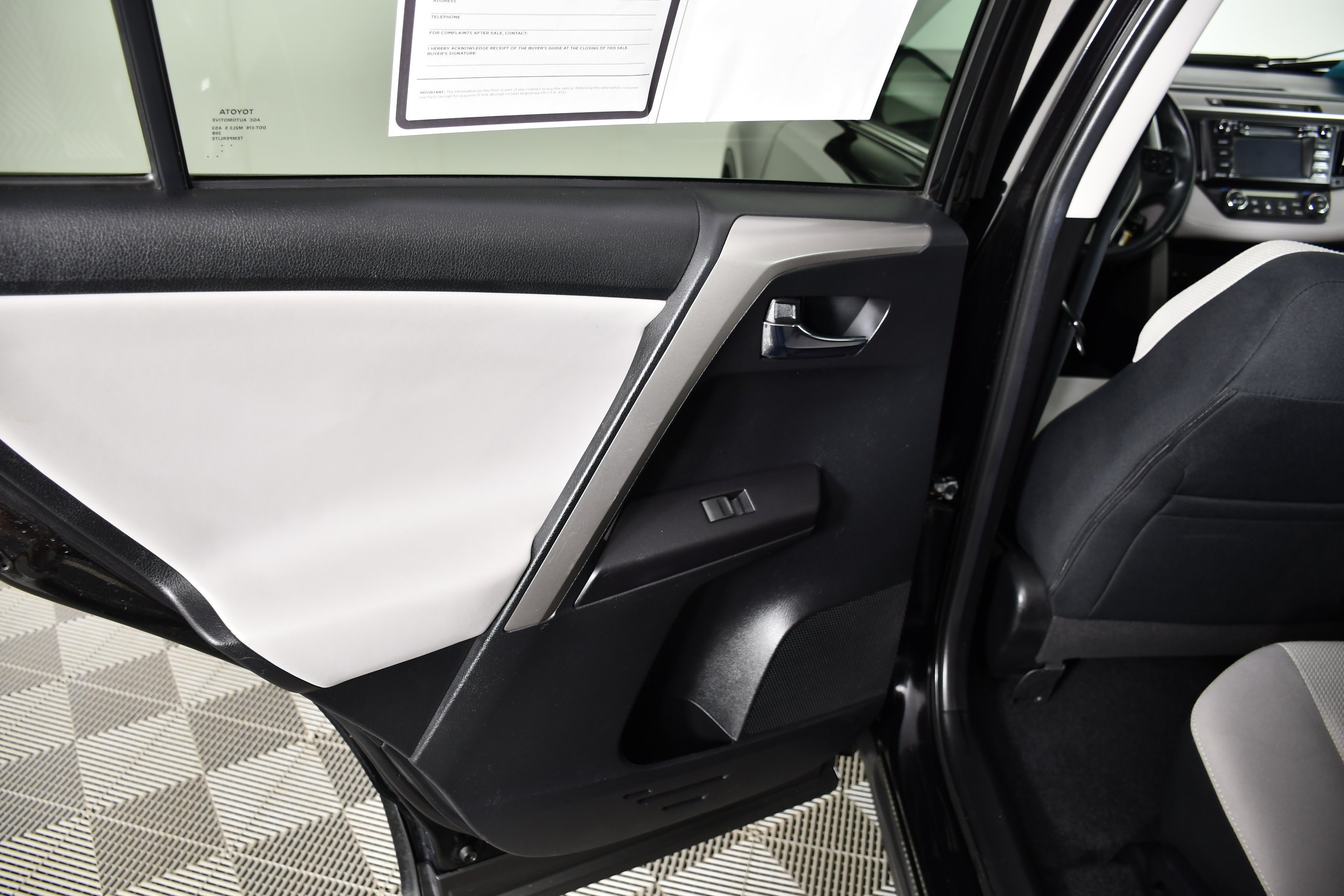 Used 2016 Black Toyota XLE image 45