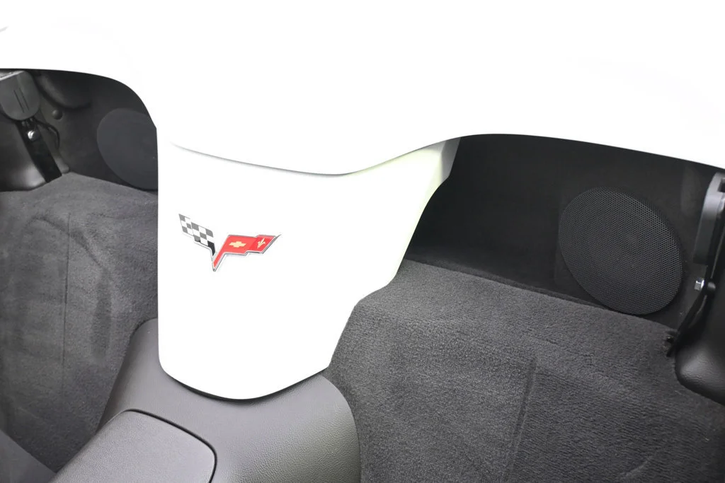 Used 2011 ARCTIC WHITE Chevrolet Z16 Grand Sport w/3LT image 27