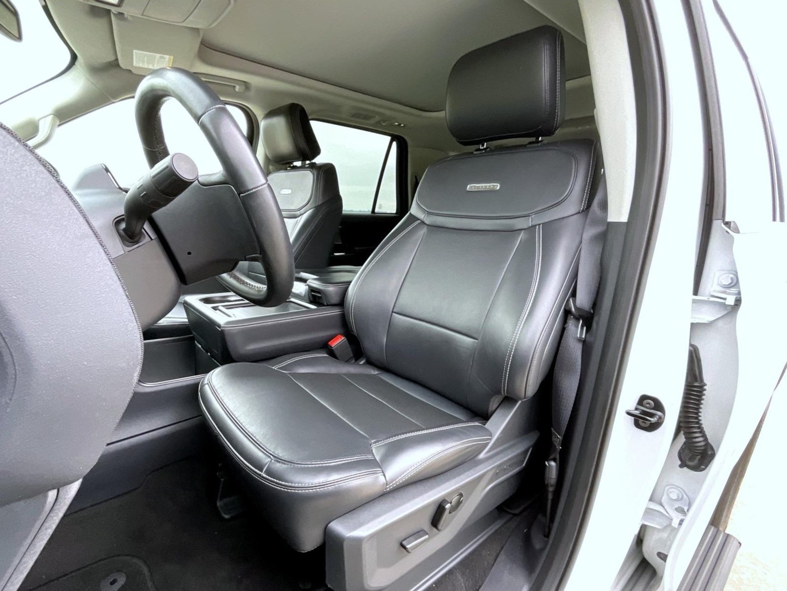 Used 2025 White Ford Platinum image 10