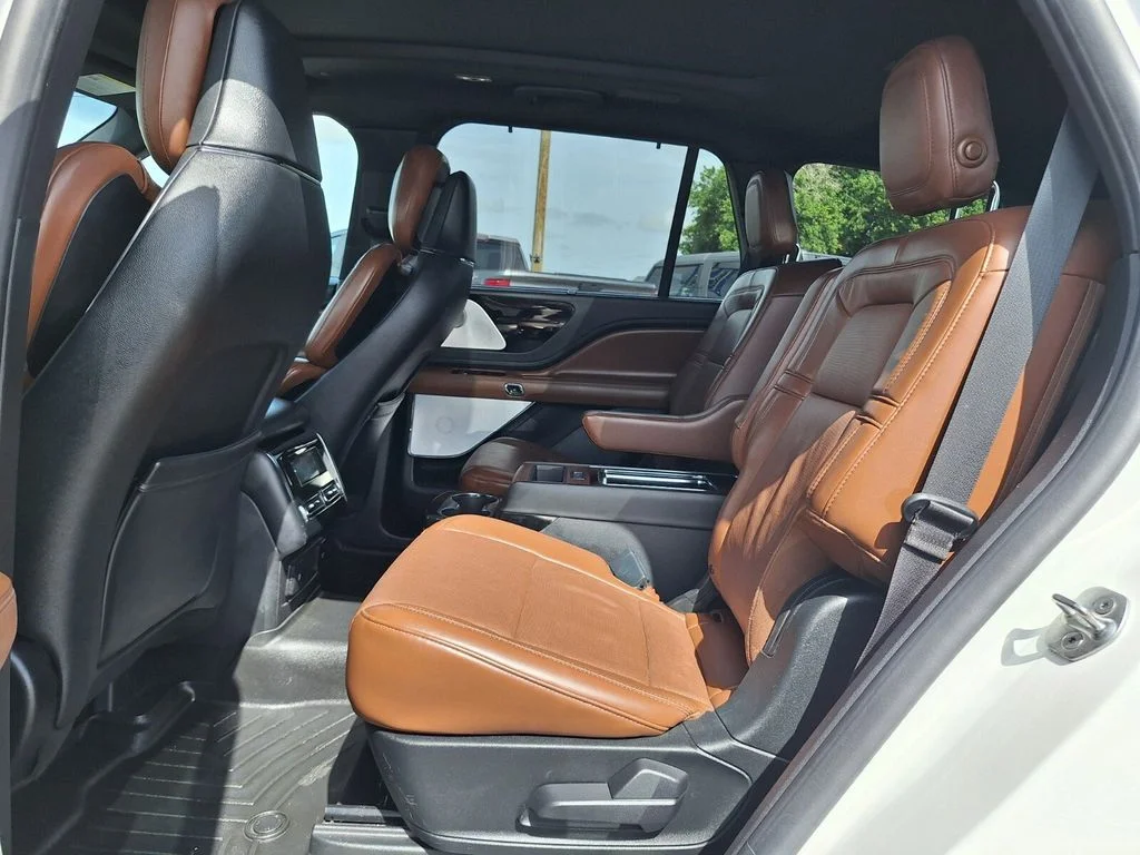 Used 2020 White Metallic Lincoln Reserve image 12