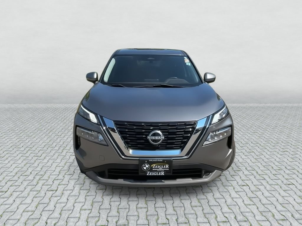 Used 2023 Gray Nissan SV image 3