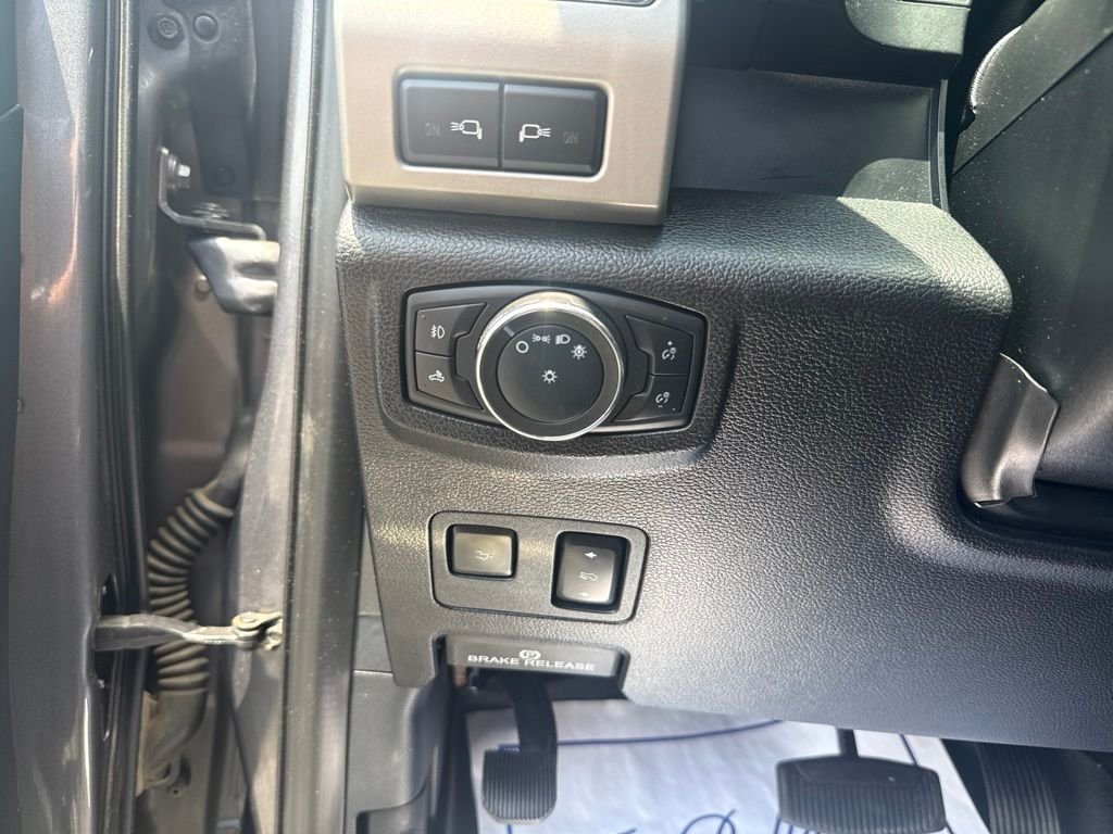 Used 2021 Gray Ford Lariat image 33