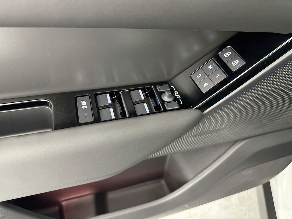 New 2026 Fuji White Land Rover S image 18