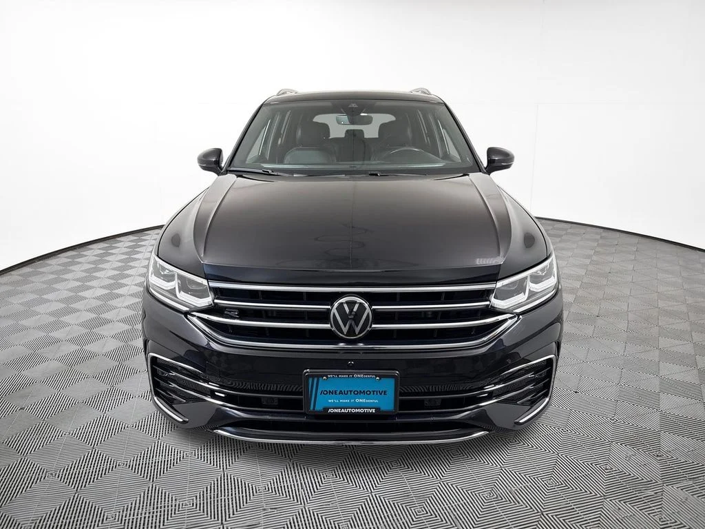 Used 2024 Black Volkswagen 2.0T SEL R-Line image 3