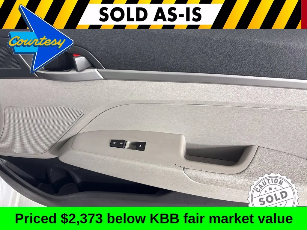 Used 2017 White Hyundai SE image 13