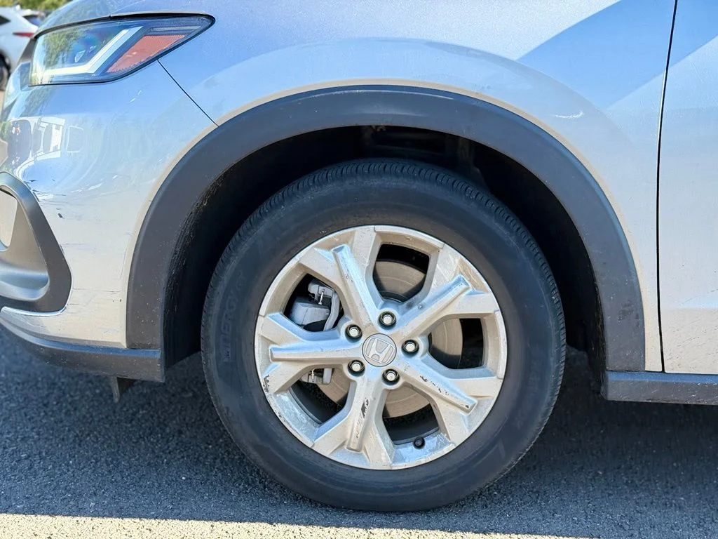 Used 2023  Honda LX image 9