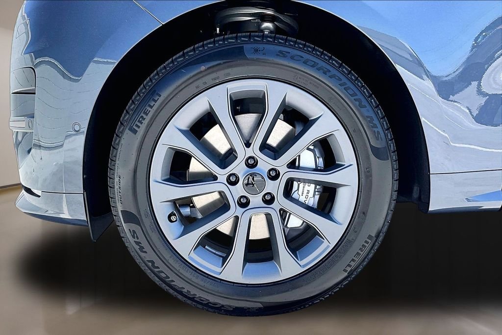 New 2026 VARESINE BLUE Land Rover Dynamic SE image 13