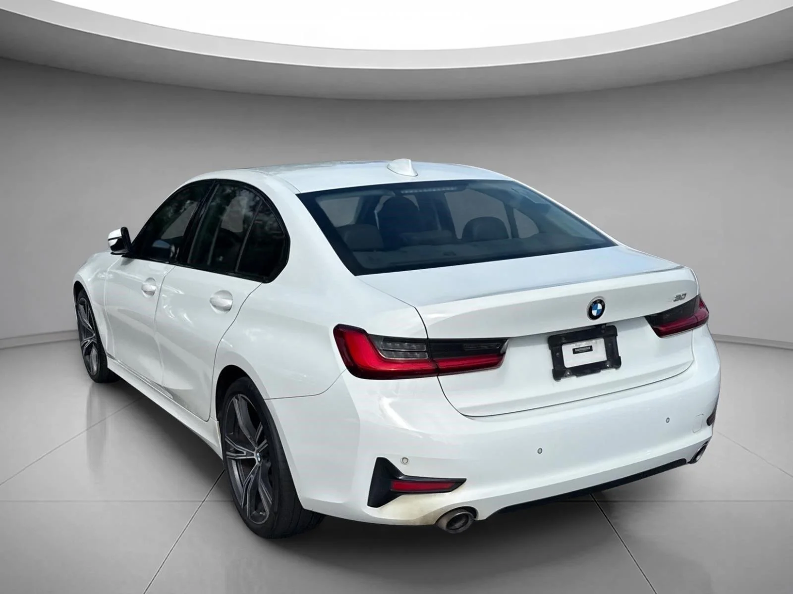 Used 2019 Alpine White BMW 330i image 9