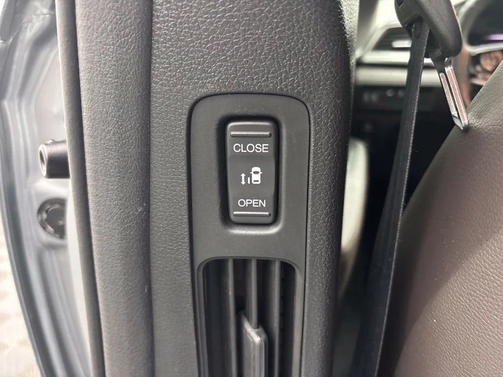 Used 2019 Silver Honda EX-L image 34