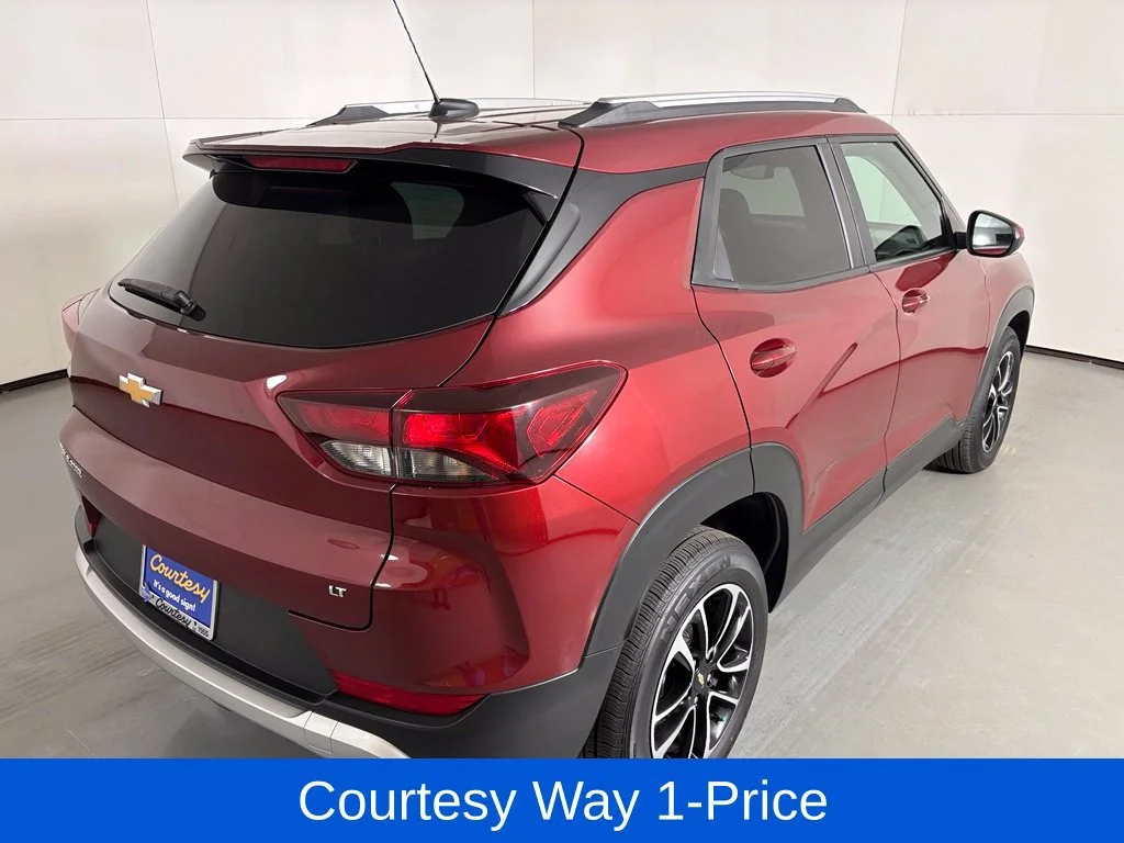 Used 2025 Crimson Metallic Chevrolet LT image 11