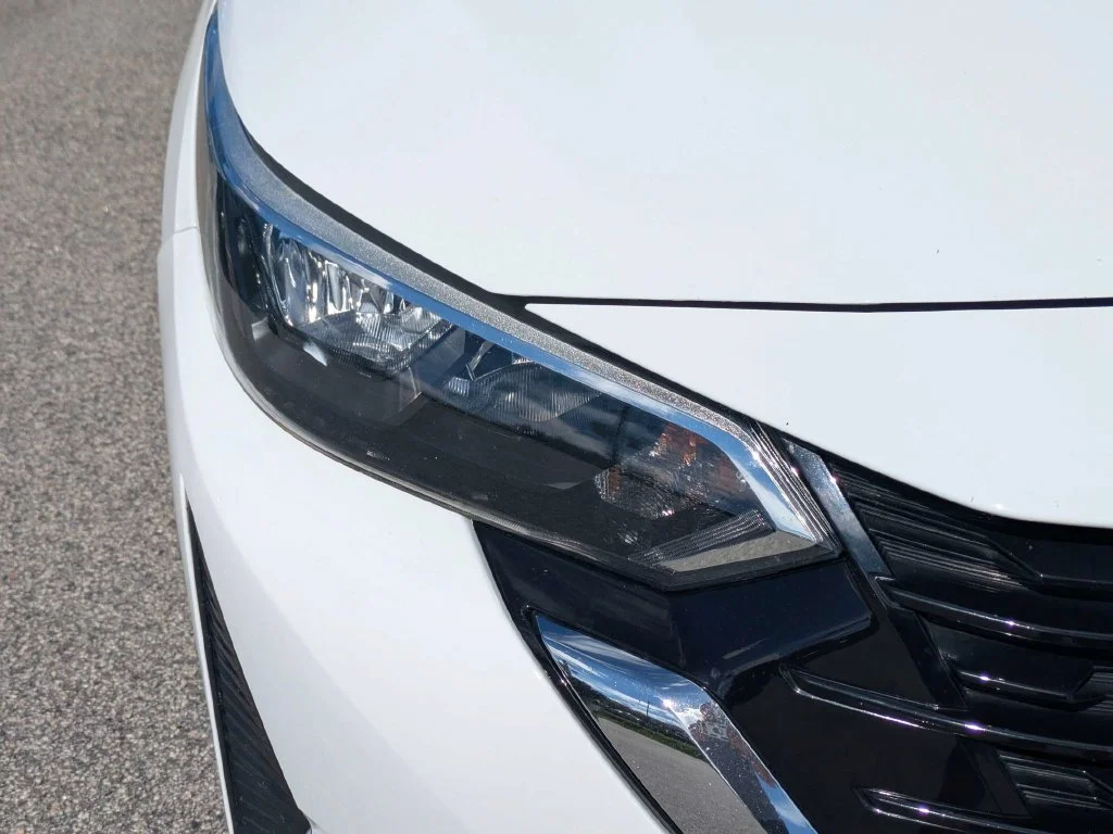 Used 2025 White Nissan SV image 10