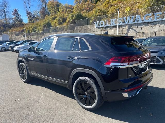 New 2026 Black Volkswagen 2.0T SE w/Technology image 8