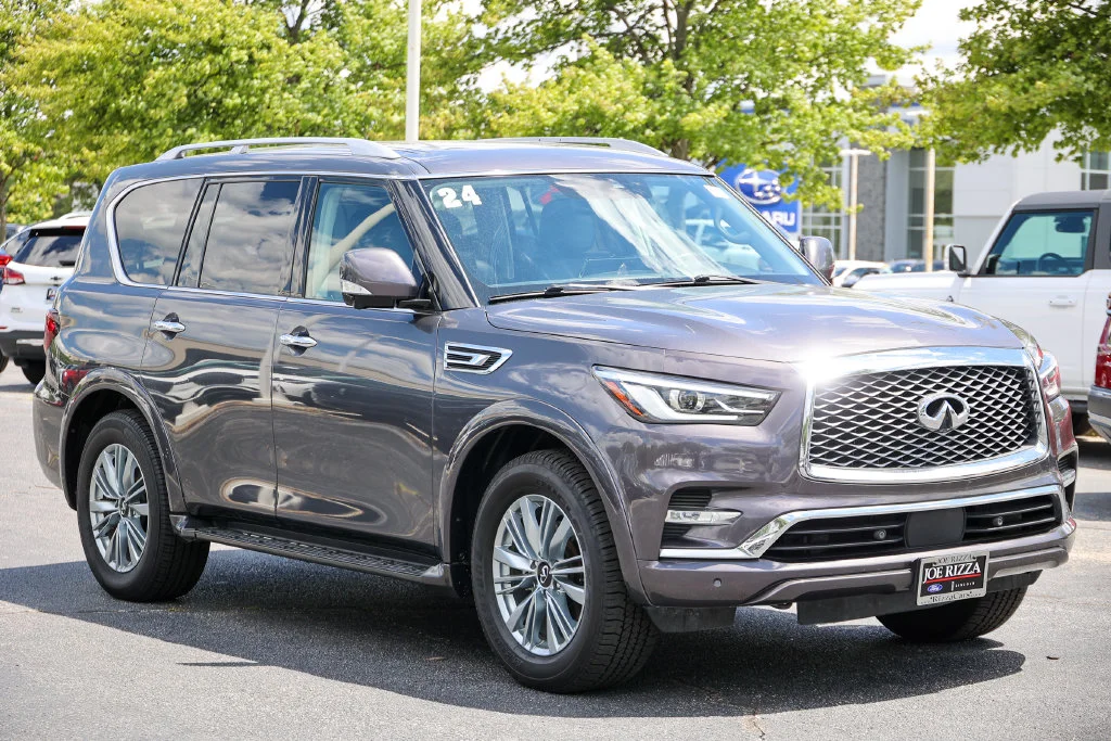 Certified Used 2024 Gray INFINITI LUXE image 19