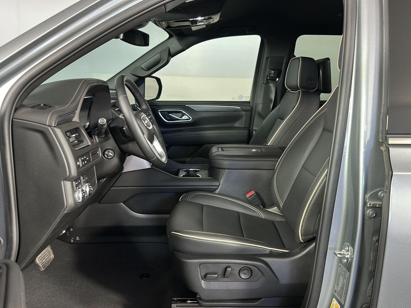 Used 2024 Sterling Metallic GMC SLT image 7