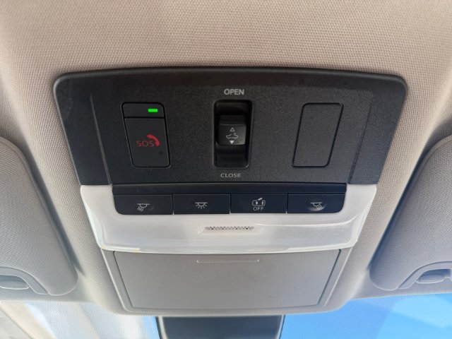Used 2023 White Nissan 2.5 SL image 27