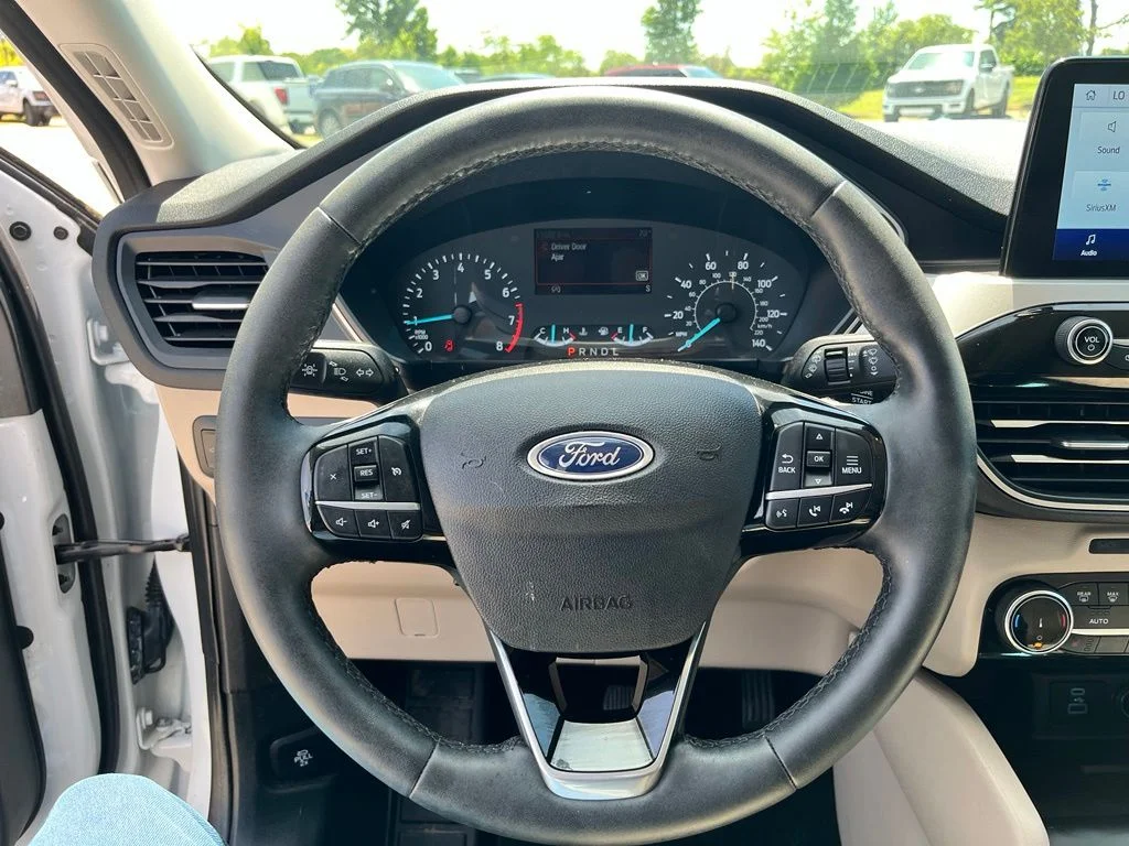 Used 2022 White Ford SE image 16