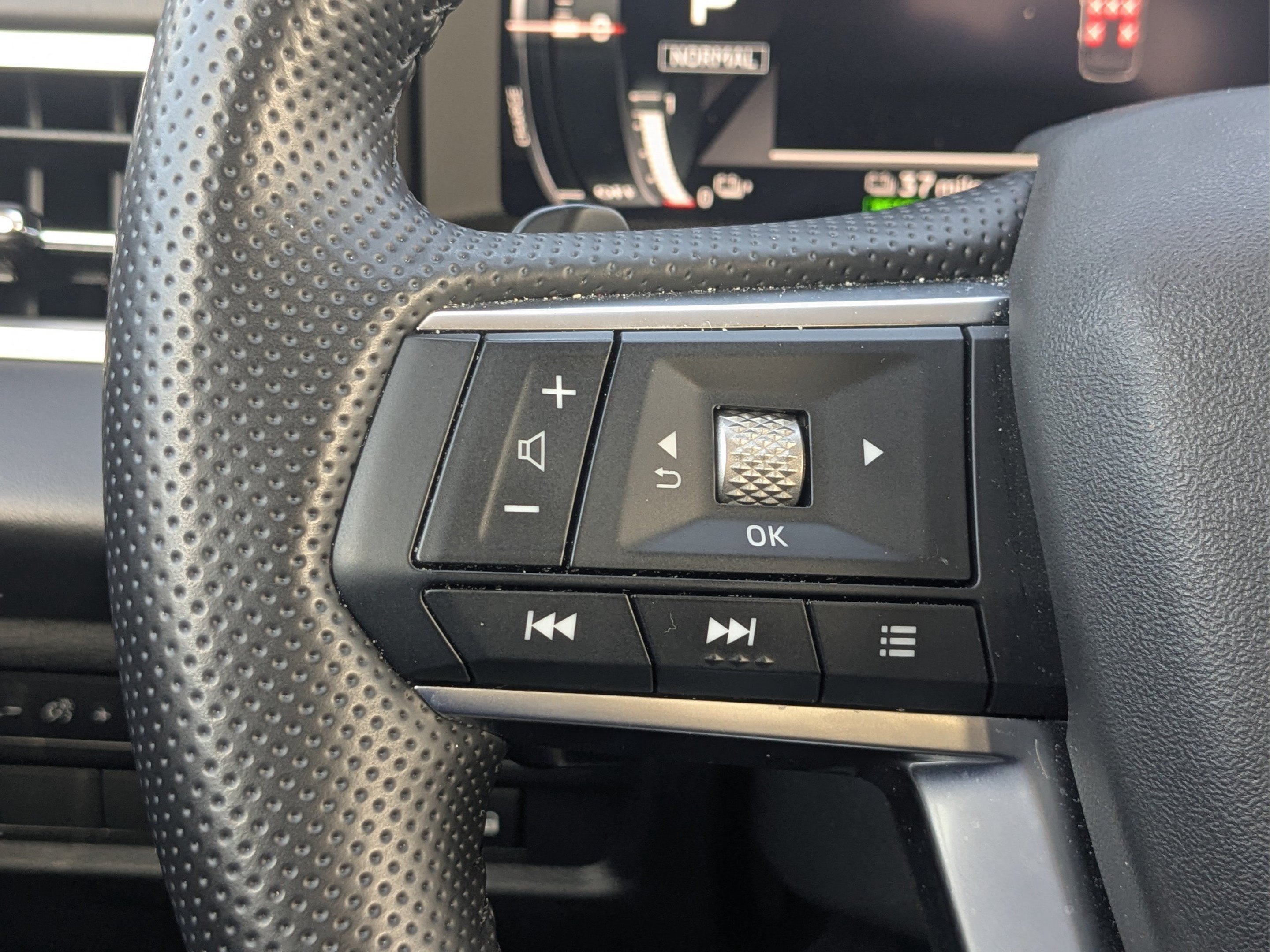 2025 Mitsubishi Outlander Plug-in Hybrid SE - Photo 27
