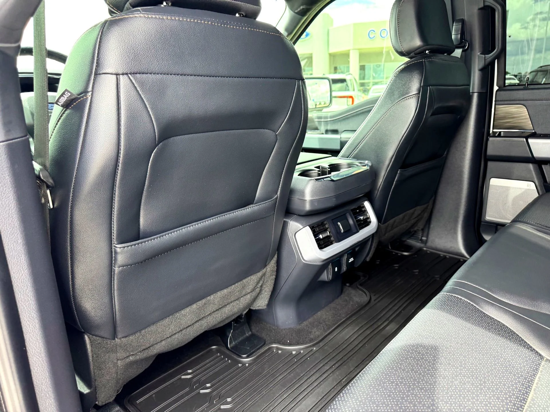 Used 2024  Ford Lariat image 17