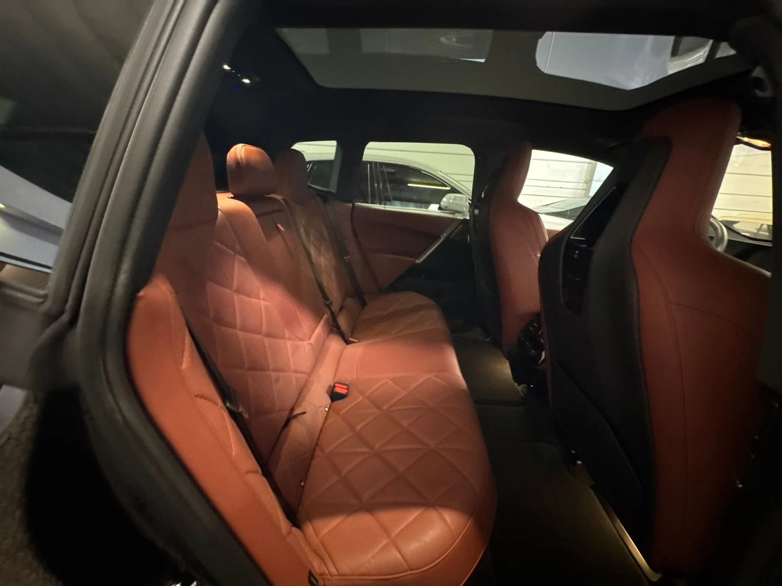 Used 2026 Beige BMW xDrive60 image 26