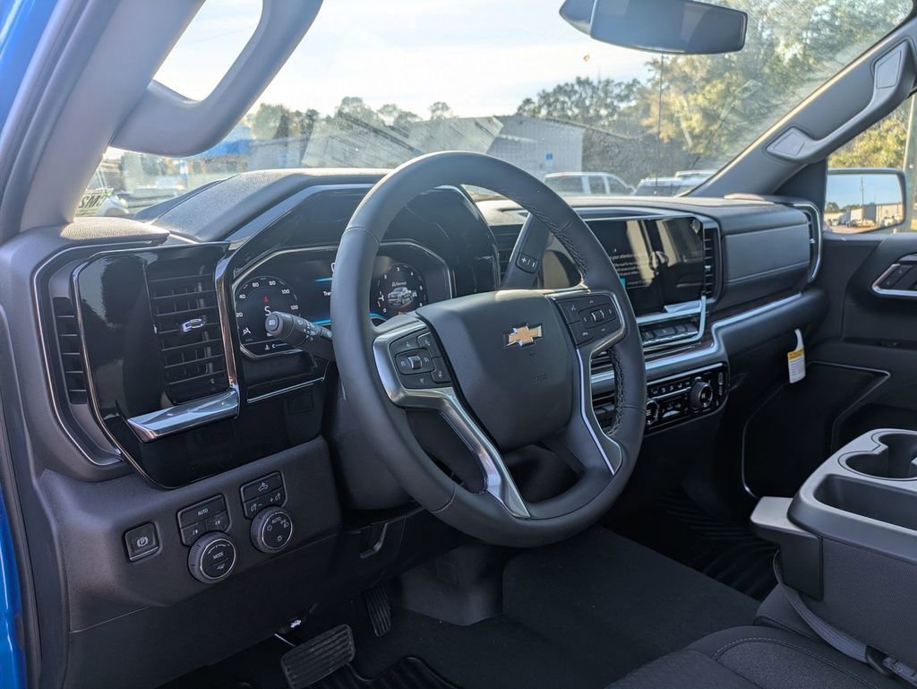 2025 Chevrolet Silverado 1500 LT - Photo 13