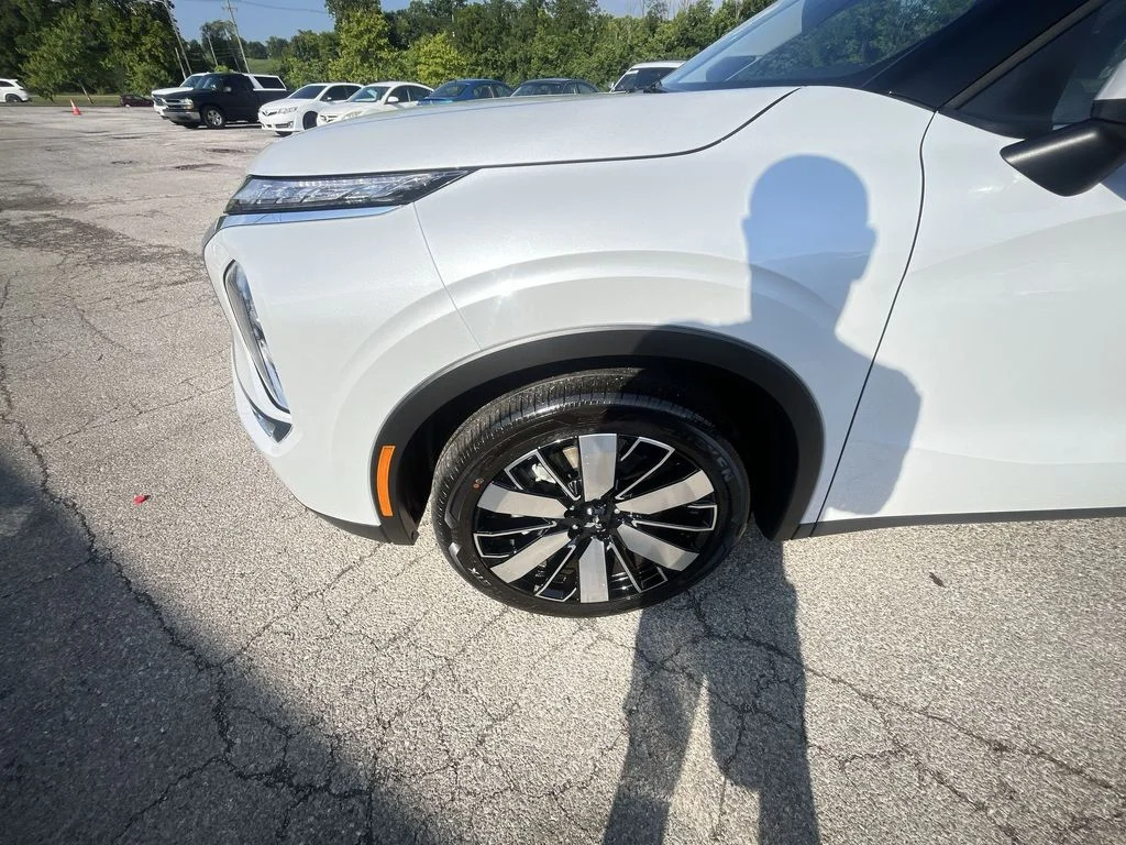 2025 Mitsubishi Outlander SE - Photo 10