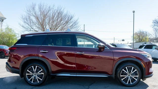 Used 2023 Red INFINITI Sensory image 5