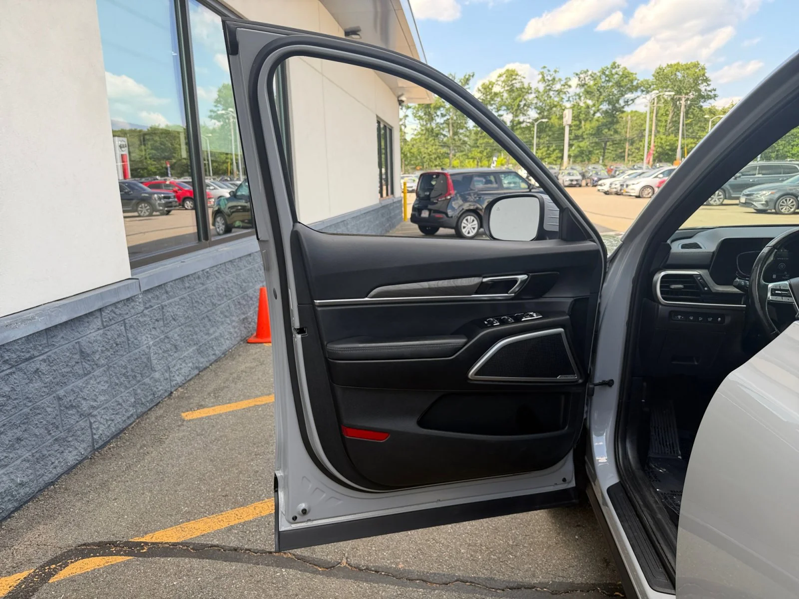 Used 2024 Wolf Gray Kia EX X-Line image 29