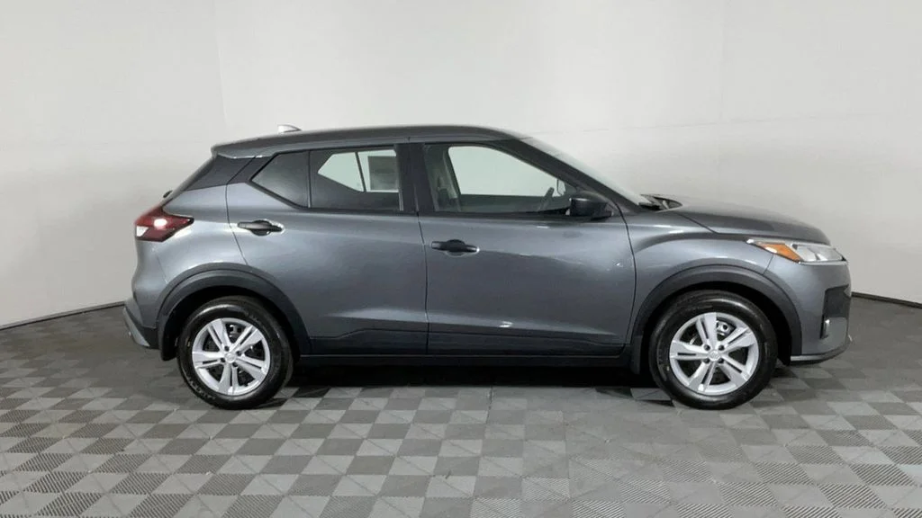 2025 Nissan KICKS PLAY Base - Photo 3