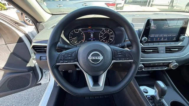 New 2026 White Nissan 2.5 SV image 25