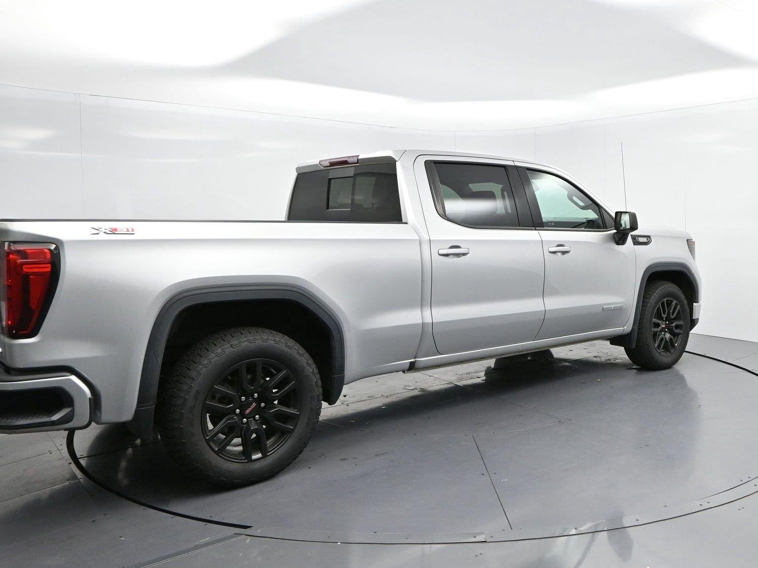 Used 2022 Quicksilver Metallic GMC Elevation image 7