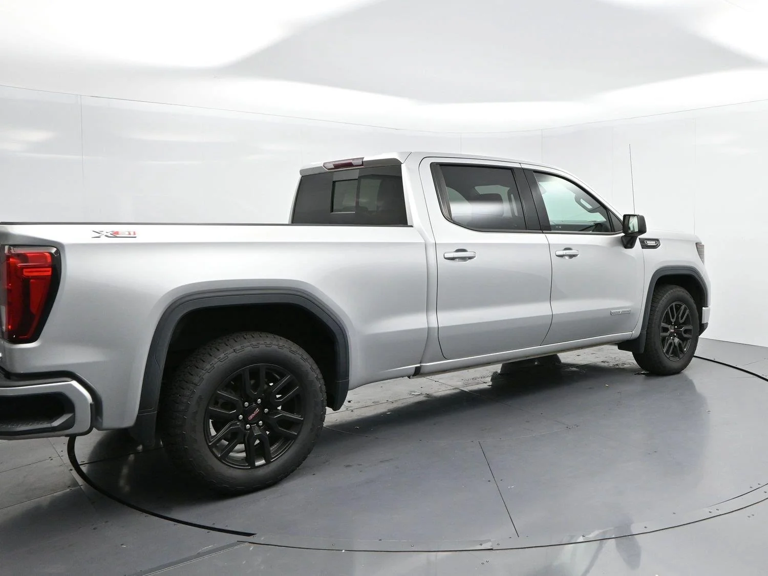 Used 2022 Quicksilver Metallic GMC Elevation image 7