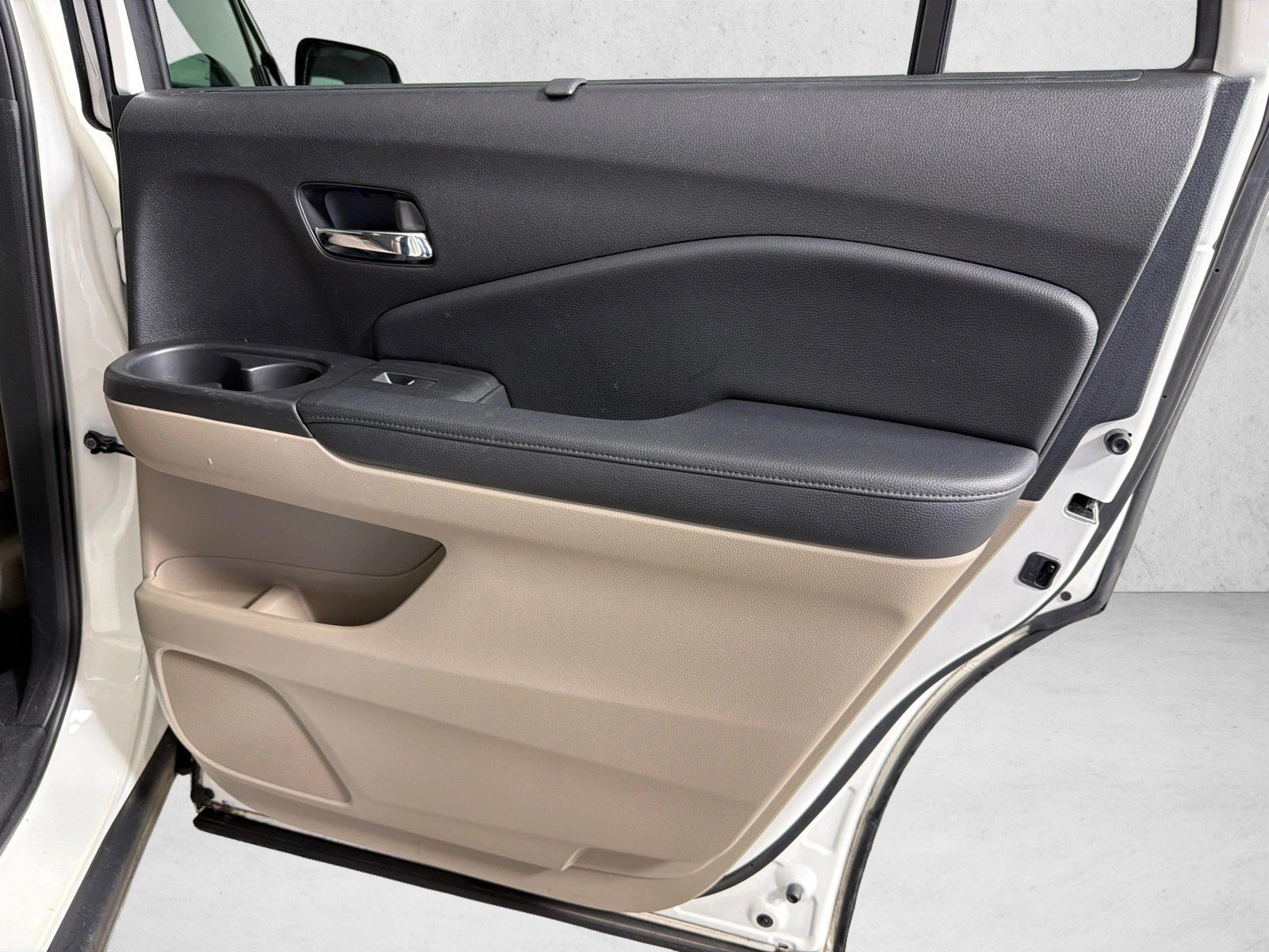 Used 2018 White Diamond Pearl Honda Touring image 18