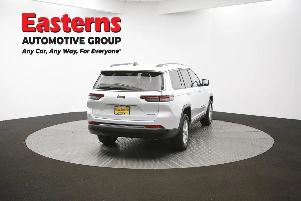 Used 2023 White Jeep Laredo image 40