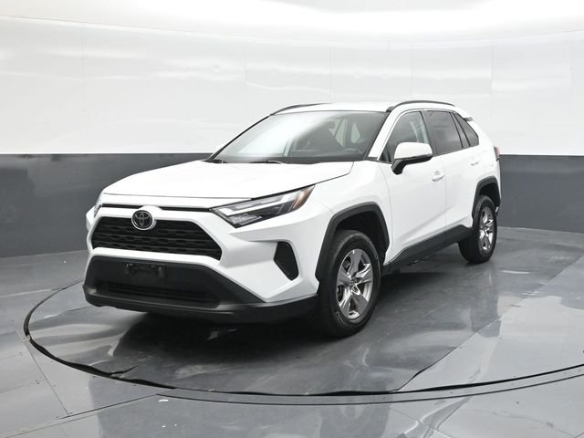 Used 2025 White Toyota XLE image 34