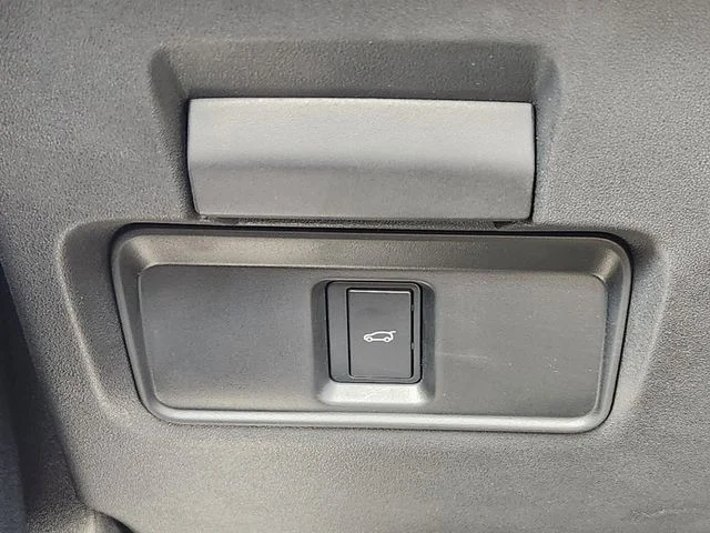 Used 2025 Gray Land Rover S image 21