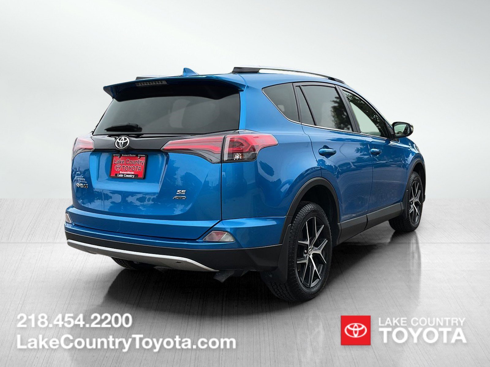 Used 2016 Electric Storm Blue Toyota SE image 5
