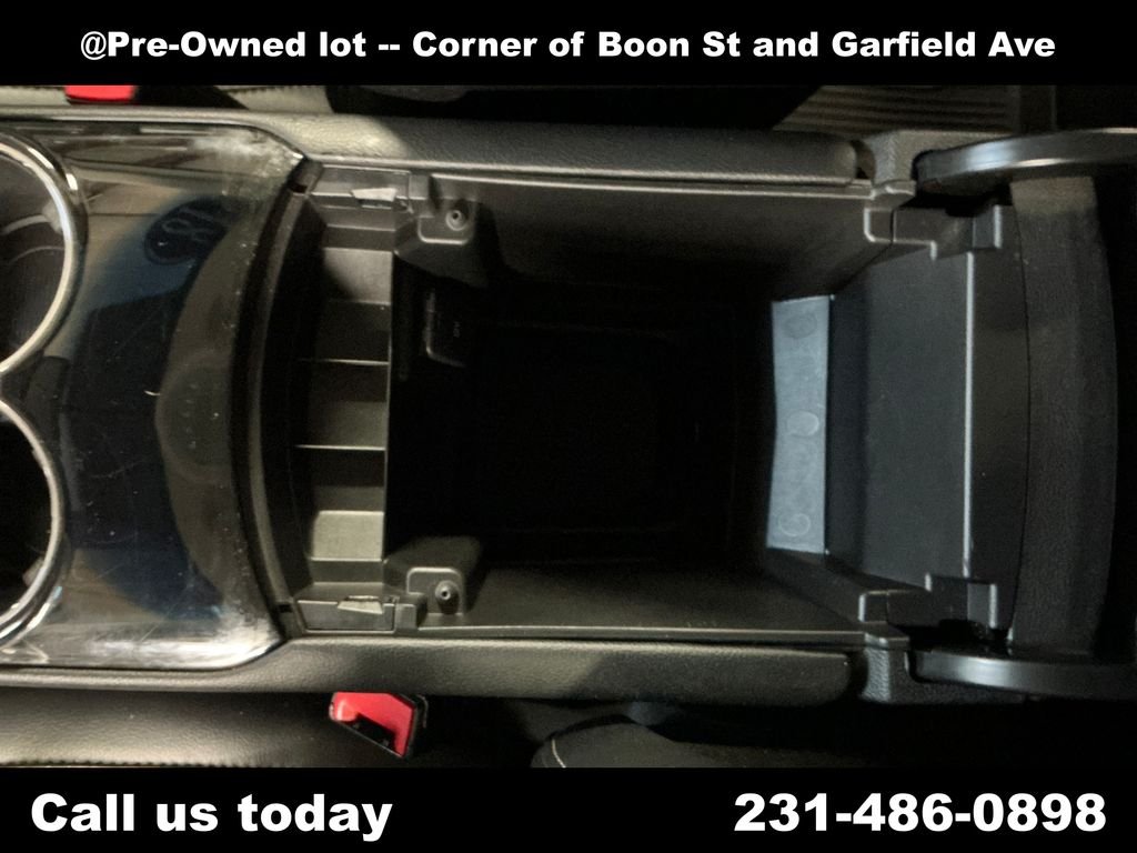 Used 2018 Blue Ford SEL image 27
