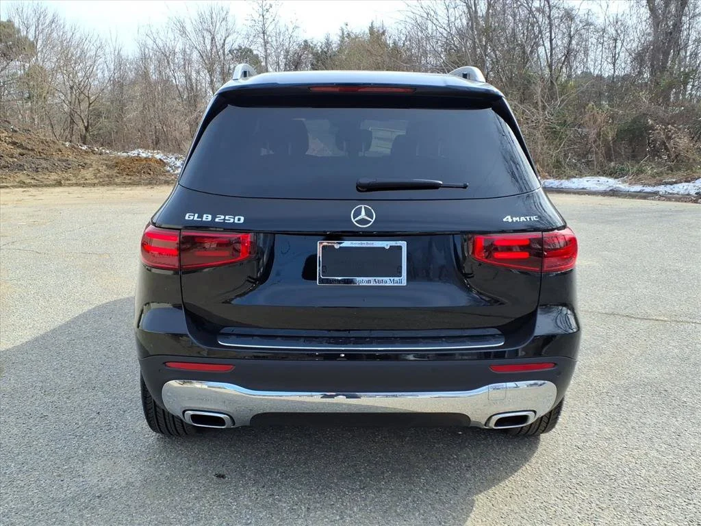 New 2026 Night Black Mercedes-Benz GLB 250 image 32