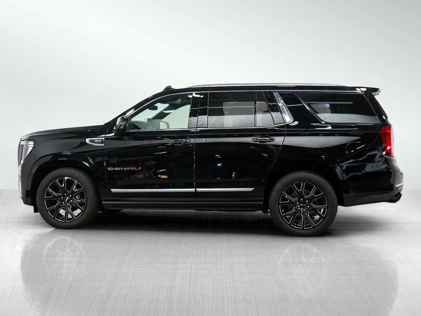 Used 2023 Onyx Black GMC Denali image 2
